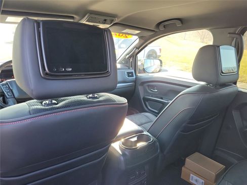 Used 2021 Nissan Titan PRO-4X w/ Pro-4x Utility Package image 12