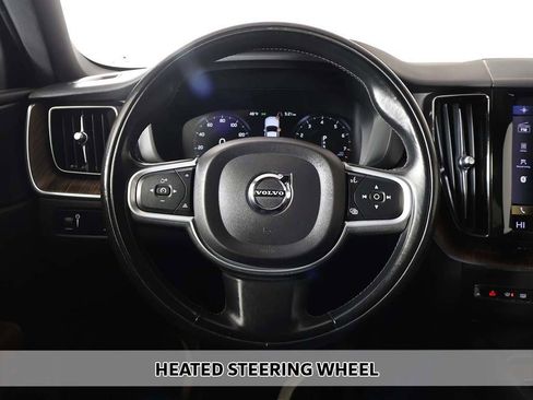 Used 2021 Volvo XC60 T5 Momentum w/ Premium Package image 9