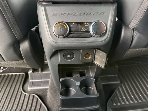 Used 2025 Ford Explorer ST-Line AWD/4WD image 38