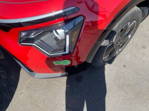 Certified 2023 Kia Niro Wind FWD image 2