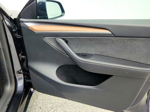 Used 2025 Tesla Model Y Long Range image 29