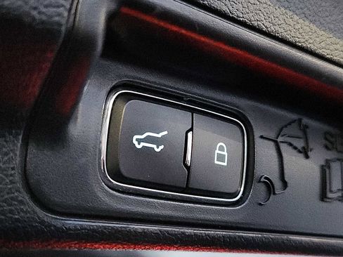 Used 2022 Ford Explorer XLT w/ Equipment Group 202A image 29