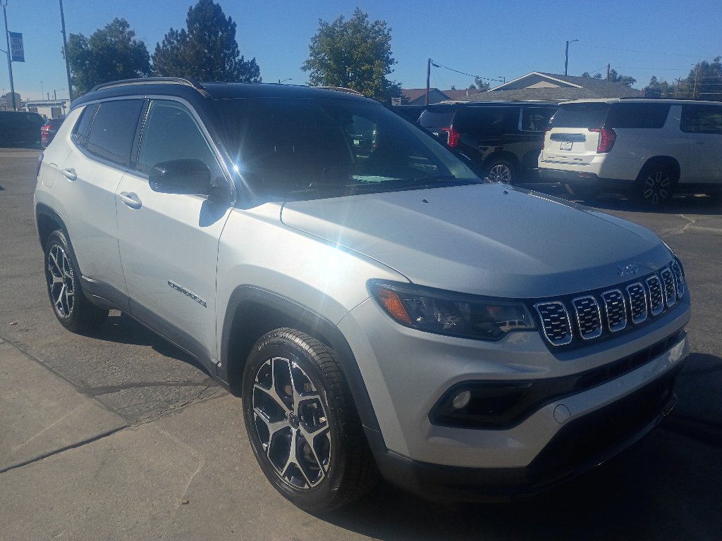 Used 2025 Jeep Compass Limited AWD/4WD image 4