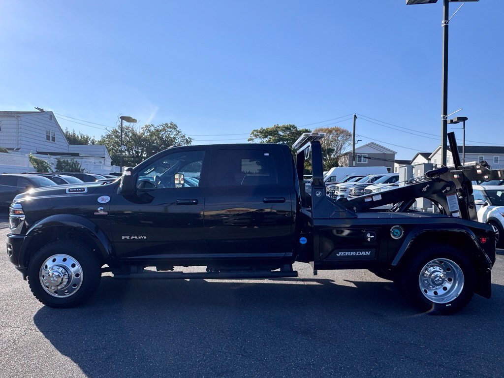 Used 2025 RAM 5500 4x4 Crew Cab w/ Laramie Trim Package image 4