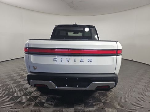 Used 2022 Rivian R1T Adventure image 4