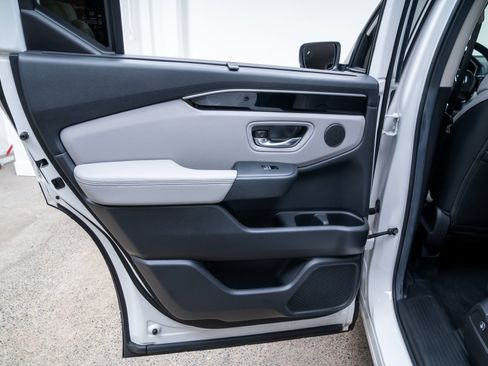 Used 2025 Honda Pilot EX-L image 22