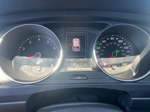 Used 2020 Volkswagen Tiguan SE R-Line FWD image 9