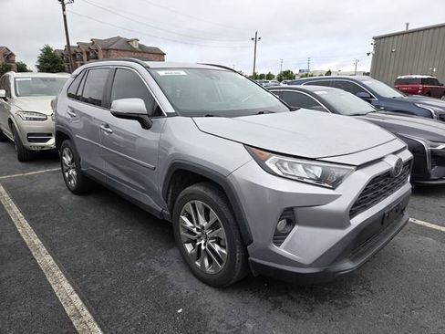 Used 2019 Toyota RAV4 XLE Premium FWD image 3
