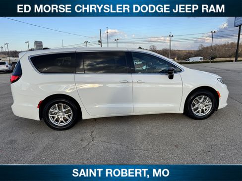 New 2026 Chrysler Pacifica Select FWD image 7