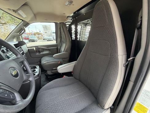 Used 2024 Chevrolet Express 2500 w/ Driver Convenience Package image 42
