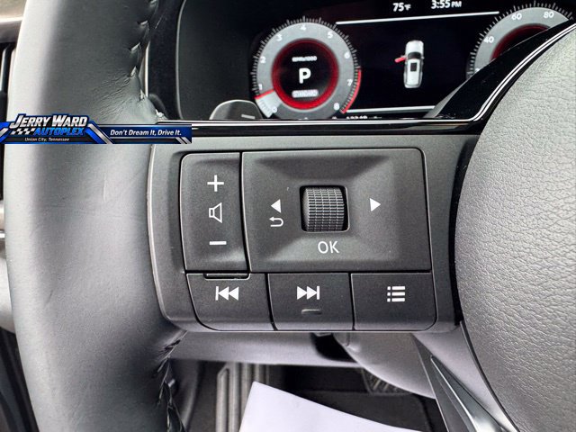Used 2025 Nissan Pathfinder Platinum FWD image 16