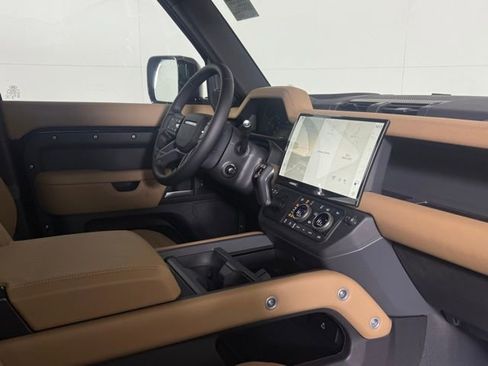 New 2026 Land Rover Defender 110 X-Dynamic SE image 18