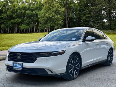 Used 2025 Honda Accord Touring image 3