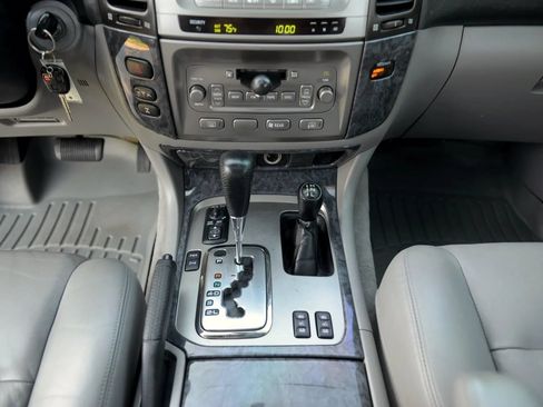 Used 2007 Toyota Land Cruiser AWD/4WD image 78