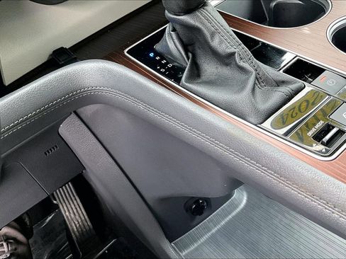 Used 2024 Toyota Sienna LE image 31