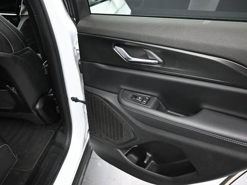 Used 2025 Jeep Grand Cherokee Altitude AWD/4WD image 20
