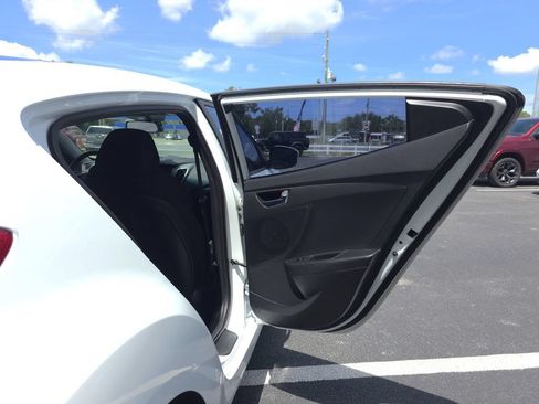 Used 2016 Hyundai Veloster FWD image 14
