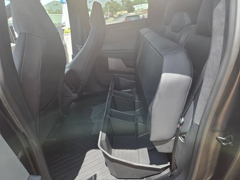 Used 2024 Tesla Cybertruck AWD Crew Cab image 23
