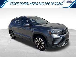 Used 2022 Volkswagen Taos SE video 1