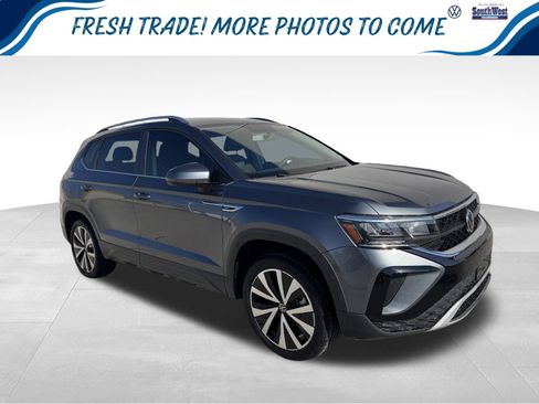 Used 2022 Volkswagen Taos SE image 1