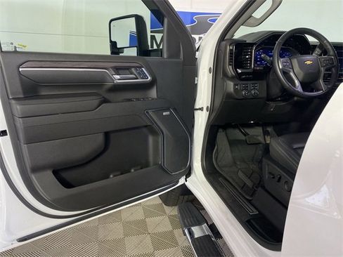 Certified 2024 Chevrolet Silverado 2500 LTZ w/ LTZ Convenience Package image 29