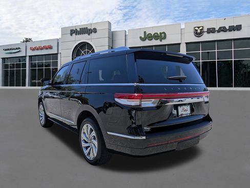 Used 2024 Lincoln Navigator Premiere AWD/4WD image 5