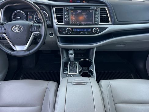 Certified 2019 Toyota Highlander XLE AWD/4WD image 13