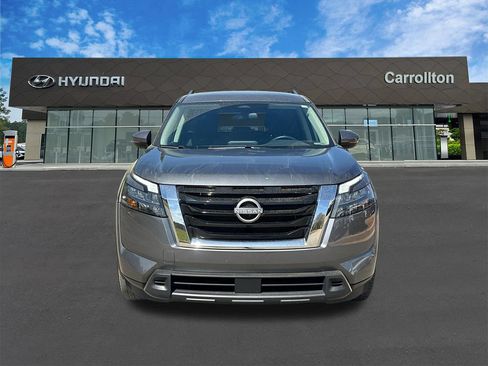 Used 2025 Nissan Pathfinder SV AWD/4WD image 2