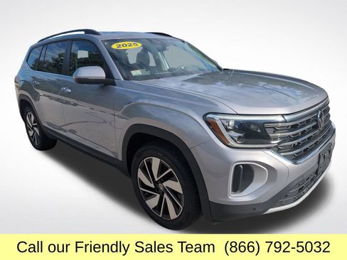 Used 2025 Volkswagen Atlas SE AWD/4WD image 9