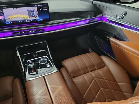 Used 2023 BMW 740i RWD image 12