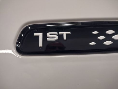 New 2025 Volkswagen ID. Buzz 1st Edition AWD/4WD image 14