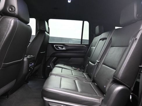 Used 2021 Chevrolet Suburban LT RWD image 12