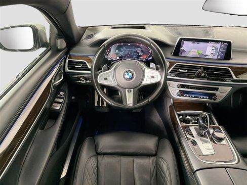 Used 2020 BMW 740i w/ M Sport Package RWD image 23