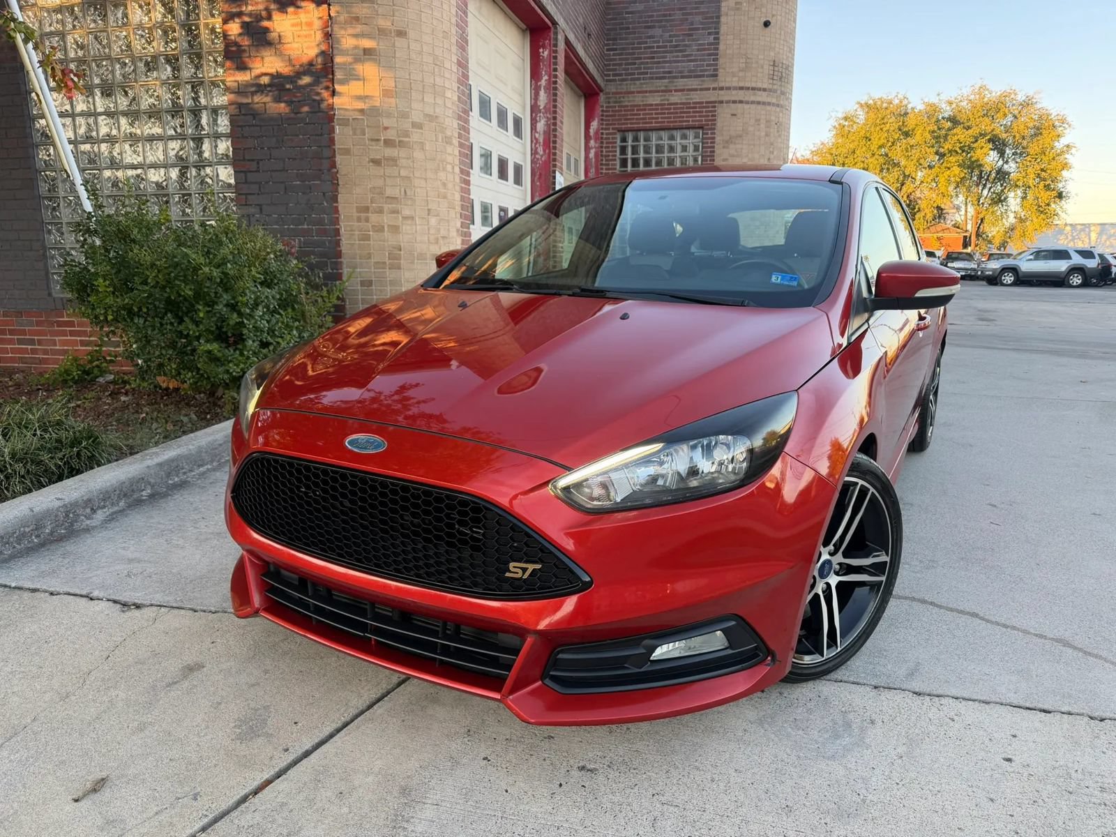 Used 2018 Ford Focus ST FWD image 2