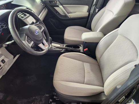 Used 2017 Subaru Forester 2.5i Premium image 11