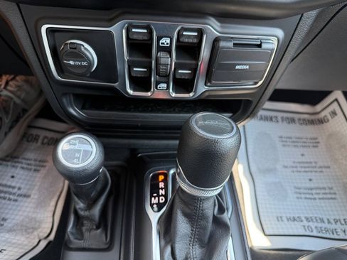 Used 2021 Jeep Gladiator Sport AWD/4WD image 18