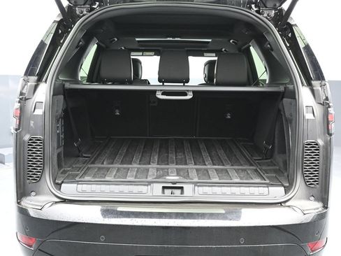 Used 2024 Land Rover Discovery Dynamic SE AWD/4WD image 19