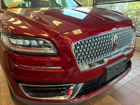Used 2019 Lincoln Nautilus Reserve AWD/4WD image 2