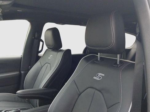 New 2026 Chrysler Pacifica Limited w/ S Appearance Package image 15