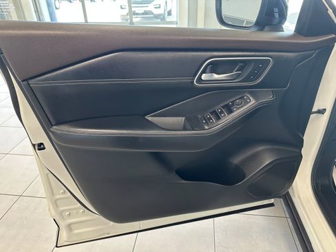 Used 2021 Nissan Rogue SL image 12