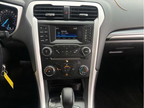 Used 2015 Ford Fusion SE FWD image 16