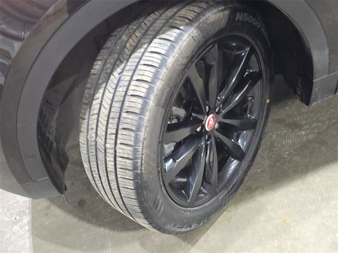 Used 2020 Jaguar E-PACE SE image 32