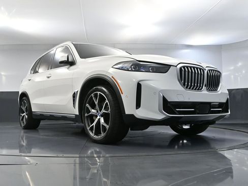 Used 2024 BMW X5 xDrive40i AWD/4WD image 54