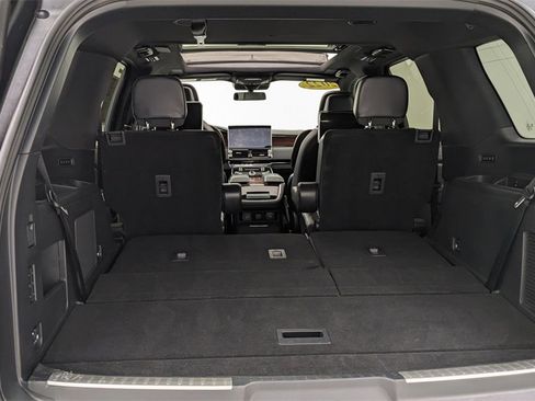 Used 2022 Lincoln Navigator Reserve image 8