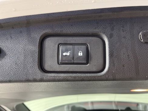 Used 2024 Nissan Pathfinder SL image 53