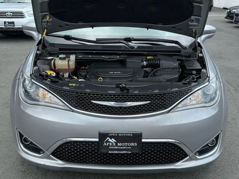 Used 2017 Chrysler Pacifica Touring-L w/ Tire & Wheel Group image 65