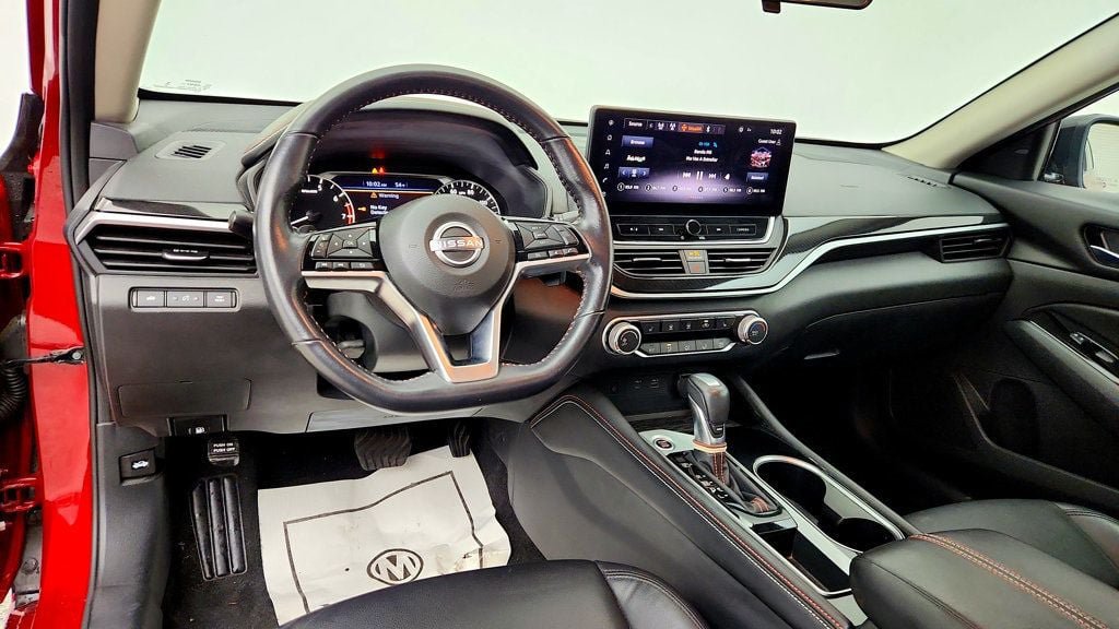 Used 2024 Nissan Altima 2.5 SR w/ SR Premium Package FWD image 13