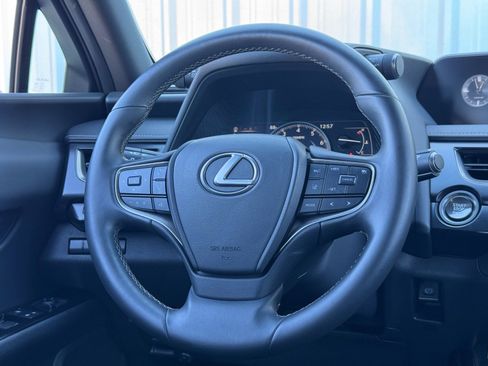 Used 2022 Lexus UX 200 image 17