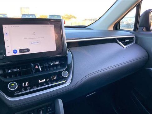 Certified 2024 Toyota Corolla Cross XLE image 35