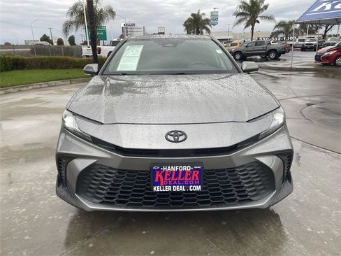 Used 2025 Toyota Camry SE image 3